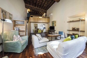 Comfort Apartment | Living area - Casa Maggio by MMega (Florence)