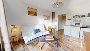 TV - L'Instant Iodé, Cosy Studio 150m from the beach in Saint-Gilles-Croix-de-Vie (Saint-Gilles-Croix-de-Vie)