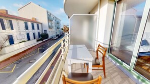 Outdoor dining - L'Instant Iodé, Cosy Studio 150m from the beach in Saint-Gilles-Croix-de-Vie (Saint-Gilles-Croix-de-Vie)