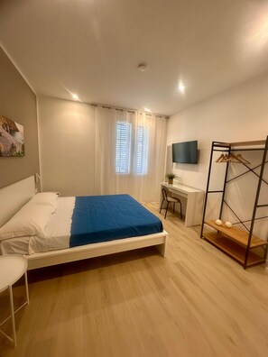 1 bedroom, desk, free WiFi, bed sheets - Acquazzurra Rooms Room 1 - Via G.Marconi 158 Castellammare del Golfo (TP) (Castellammare del Golfo)