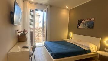 1 bedroom, desk, free WiFi, bed sheets