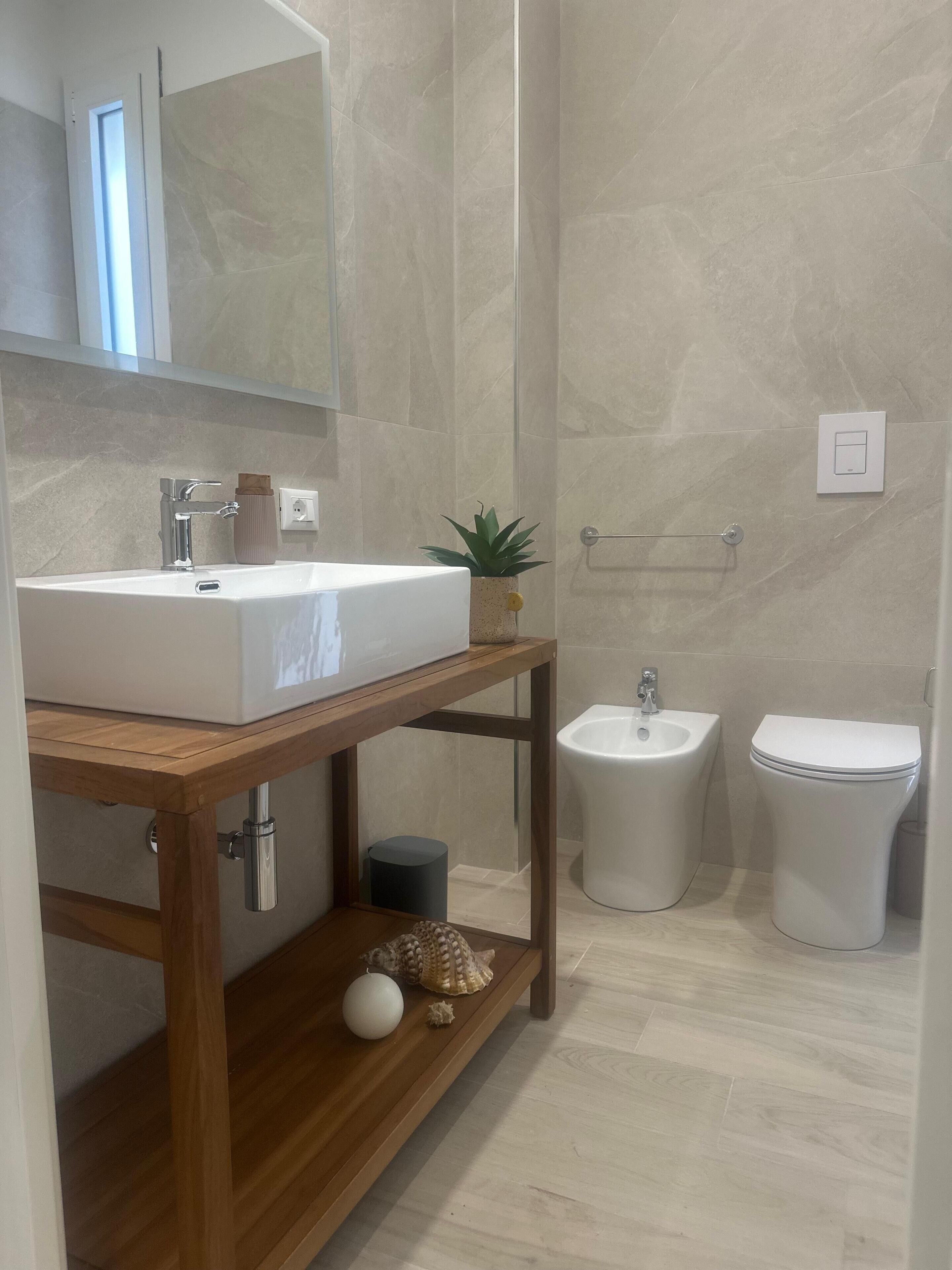 Shower, eco-friendly toiletries, hair dryer, bidet