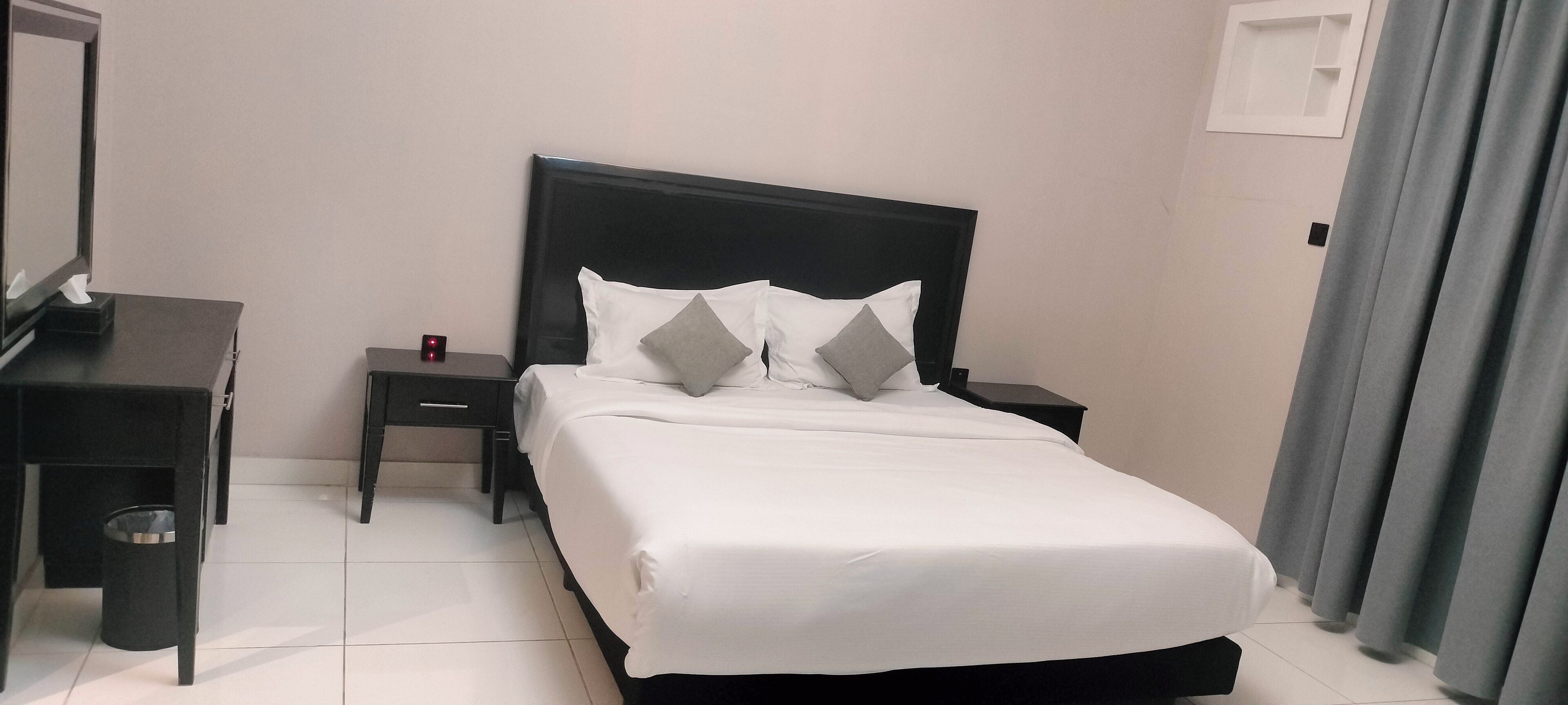 Schreibtisch, kostenloses WLAN