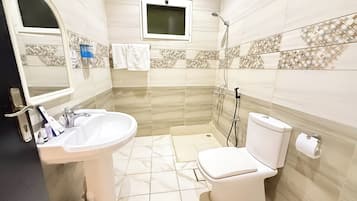 Family Suite | Bathroom