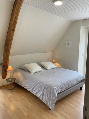 4 bedrooms, iron/ironing board, free WiFi, bed sheets - Restored former sheepfold with breathtaking views (Saint Projet)