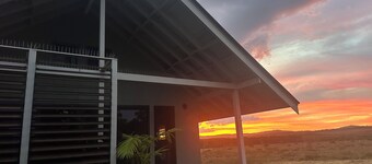 Pandanus -Luxury accommodation for 2 overlooking national park and 1km to Ocean