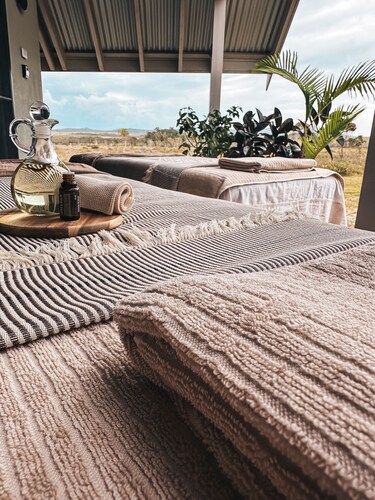 Pandanus -Luxury accommodation for 2 overlooking national park and 1km to Ocean