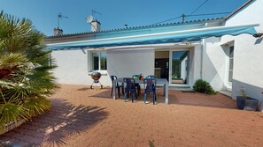 Outdoor dining - Villa Eden, Your vacation haven in Saint-Hilaire-de-Riez (Saint-Hilaire-de-Riez)