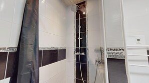 Shower, hair dryer - Villa Eden, Your vacation haven in Saint-Hilaire-de-Riez (Saint-Hilaire-de-Riez)
