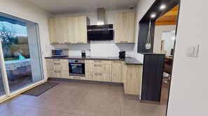 Refrigerador, microondas, horno y lavavajillas 