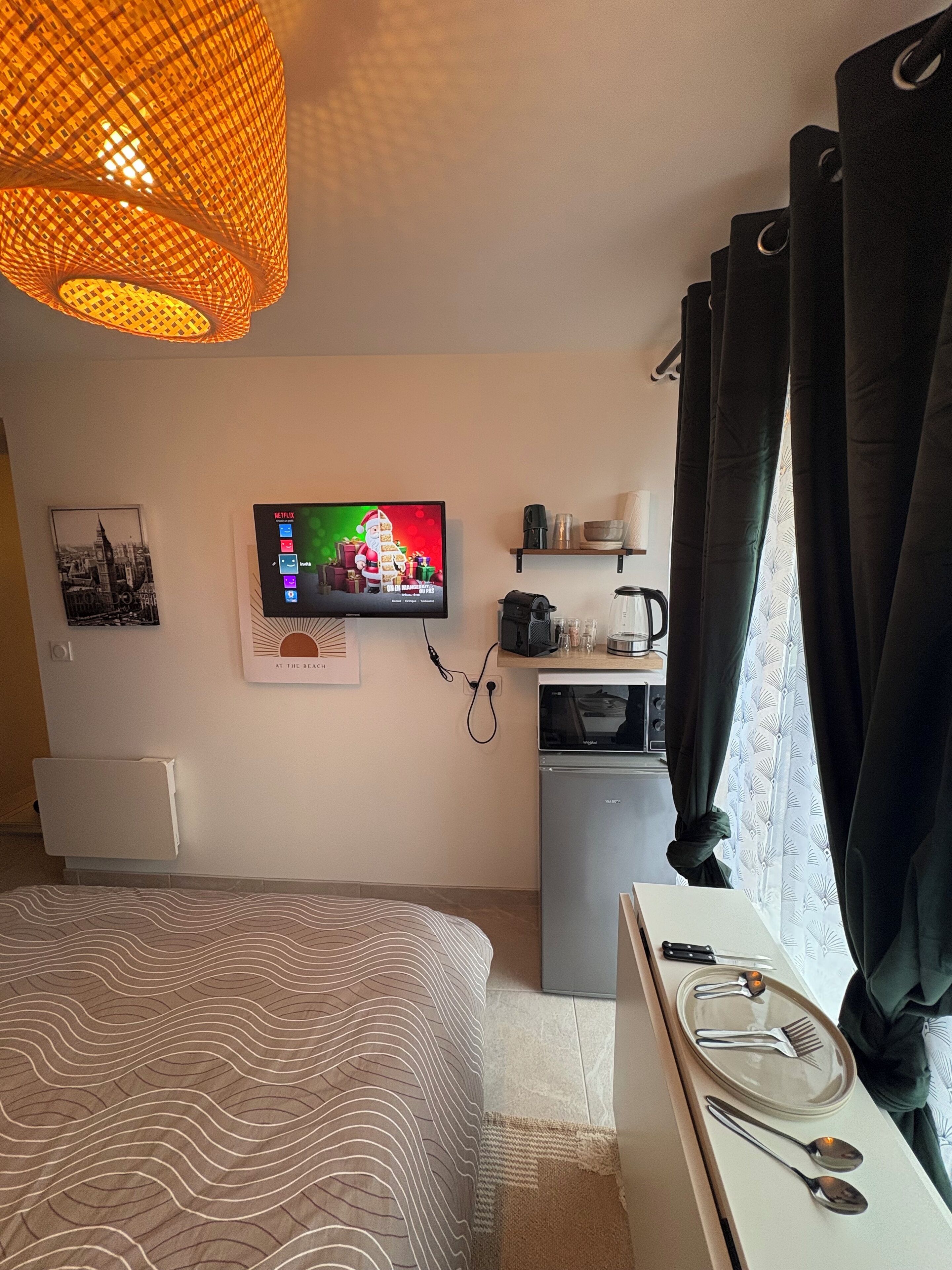 3 slaapkamers, een strijkplank/strijkijzer, wifi, beddengoed