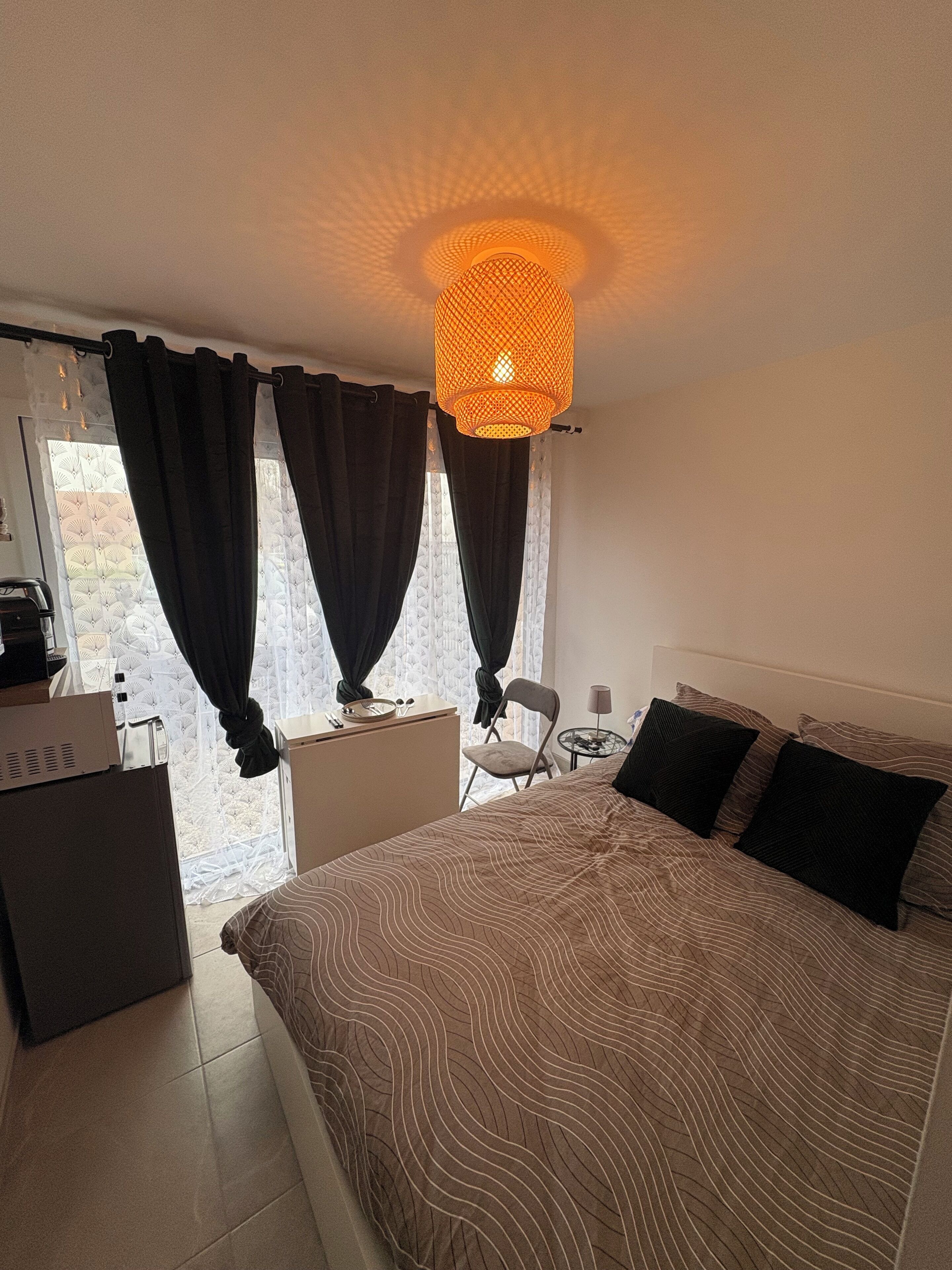 3 slaapkamers, een strijkplank/strijkijzer, wifi, beddengoed