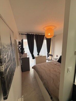 3 slaapkamers, een strijkplank/strijkijzer, wifi, beddengoed