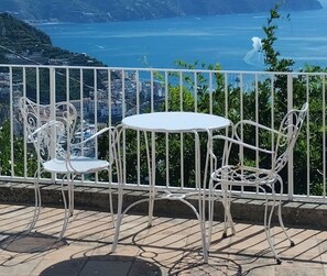 Outdoor dining - Il Piccolo Incanto the ideal place to spend your holidays in complete relaxation (Amalfi)