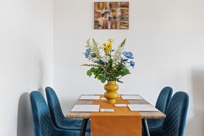 Dining - Elegant 2BR Flat |Near Camden Road Stn|Cozy| ST (Greater London)