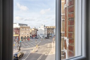 Interior - Elegant 2BR Flat |Near Camden Road Stn|Cozy| ST (Greater London)