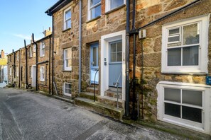 Exterior detail - Sealight Cottage–Downalong, St Ives – Sea Views – Parking (St Ives)