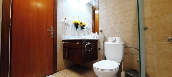 Family Suite, 2 Bedrooms | Bathroom | Slippers - Sadeem Al Fajr Hotel Suites (Taif)