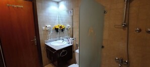 Family Suite, 2 Bedrooms | Bathroom | Slippers - Sadeem Al Fajr Hotel Suites (Taif)