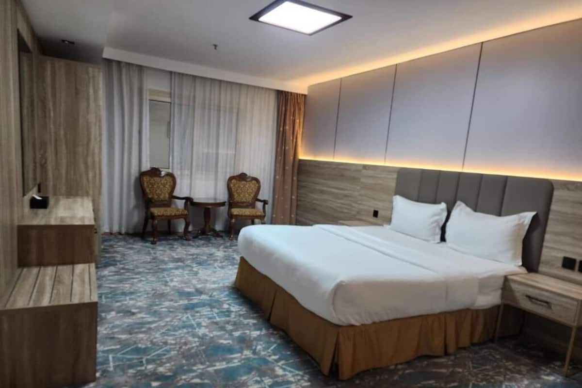 Estudio, patio | Caja de seguridad en la habitación y insonorización