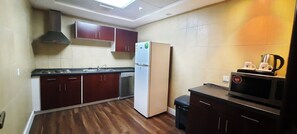 Executive Suite | Private kitchen - Sadeem Al Fajr Hotel Suites (Taif)