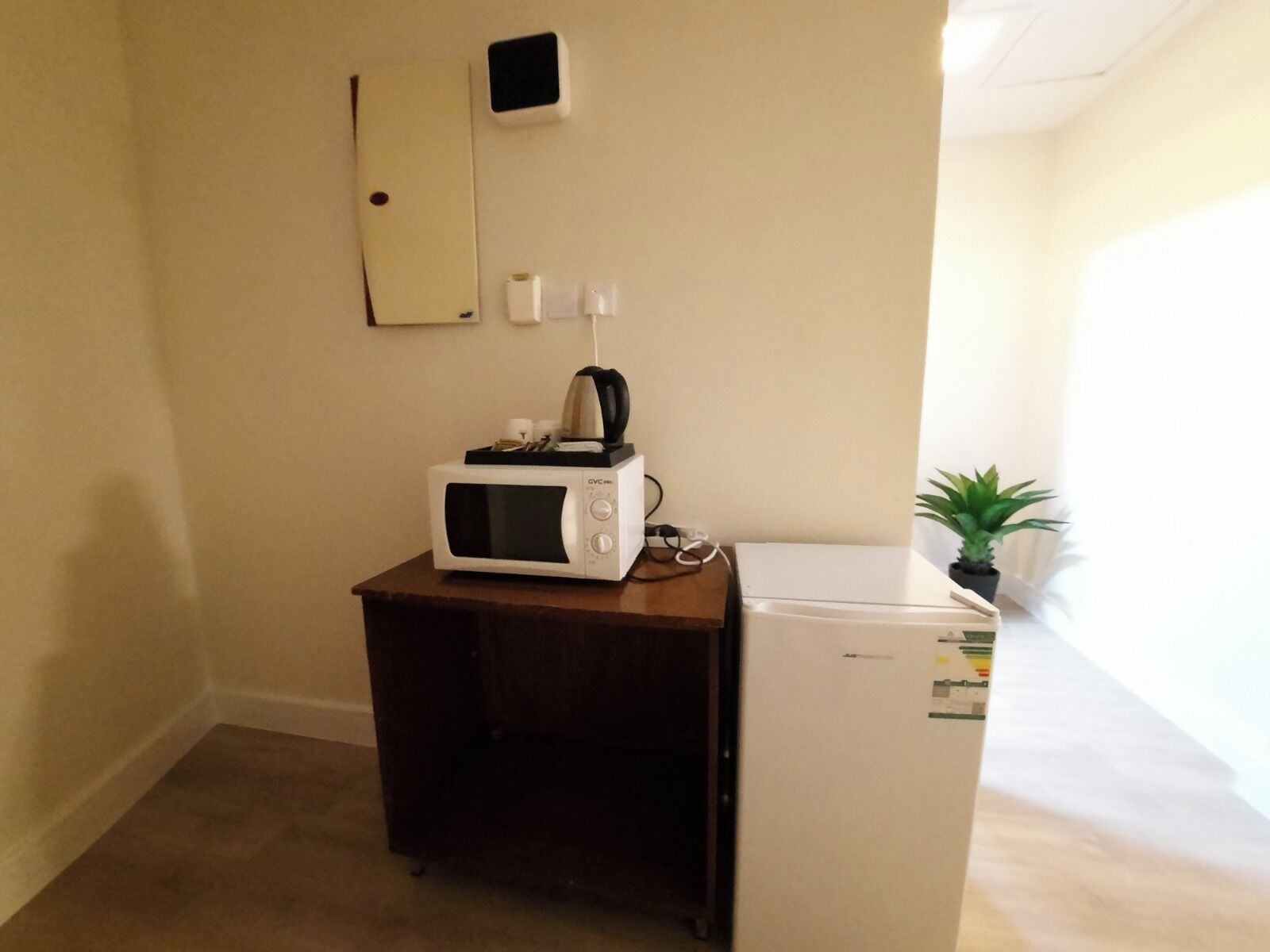 Safe på rommet, lydisolert, strykejern/-brett og wi-fi (inkludert)