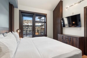 3 bedrooms, iron/ironing board, travel cot, free WiFi - NEW! Peakside Première | Capitol Peak Lodge #3518 | 2B/2B (Snowmass Village)