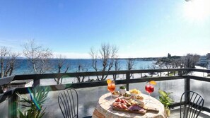 Outdoor dining - Desenzanoloft Garda Golden Sunrise (Desenzano del Garda)