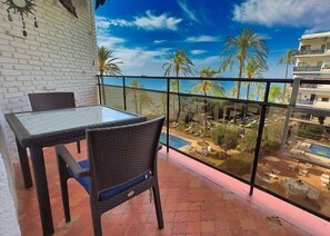 Outdoor dining - Skol 205 A - Studio 1 Bedroom Apartment Skol building, west Sea Views (Marbella)
