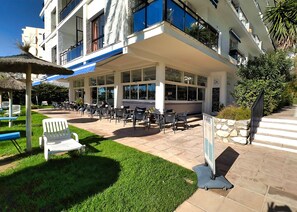 Outdoor dining - Skol 205 A - Studio 1 Bedroom Apartment Skol building, west Sea Views (Marbella)