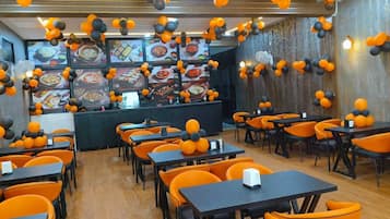 Breakfast, lunch, dinner served; Indian cuisine