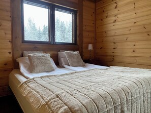 Deluxe Villa, Lake View | Individually decorated, individually furnished, blackout curtains