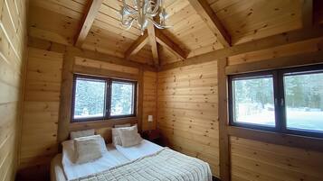 Deluxe-huvila, järvinäköala | Yksilöllisesti sisustettu, yksilöllisesti kalustettu, pimennysverhot