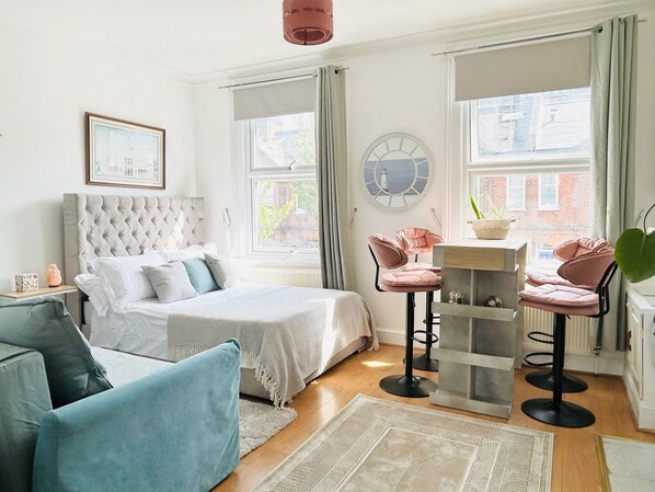 1 chambre, fer et planche à repasser, lit parapluie, Wi-Fi gratuit