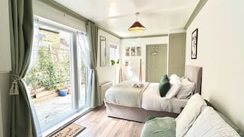 1 bedroom, iron/ironing board, travel cot, free WiFi