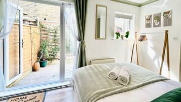 1 bedroom, iron/ironing board, travel cot, free WiFi