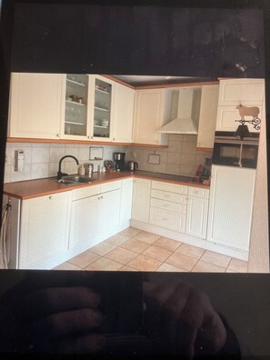 Private kitchen - Comfortable and lovely house in beautiful Bergen. (Bergen)