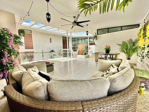 Spacious 6 & 8 bedroom Chalet Vista al Mar with AC and solar power in Aguadilla