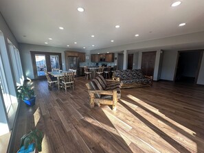 Living area - Beautiful Mountain Home with Amazing views. (Morgan)
