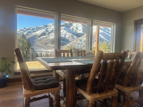 Beautiful Mountain Home with Amazing views.