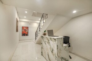 Lobby - COZY COVE (Dera Bassi)