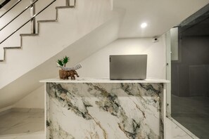 Interior - COZY COVE (Dera Bassi)