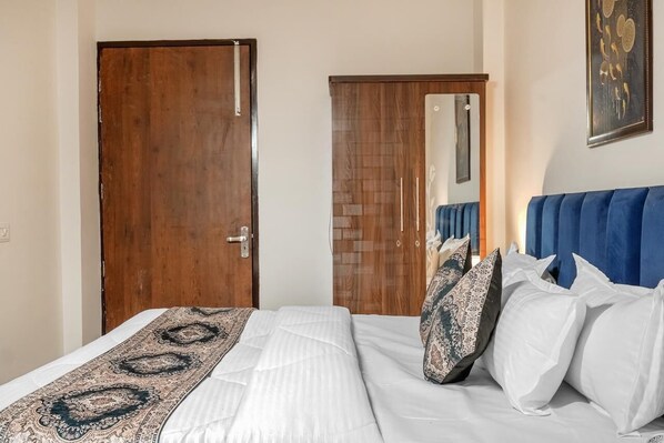 Free WiFi - COZY COVE (Dera Bassi)