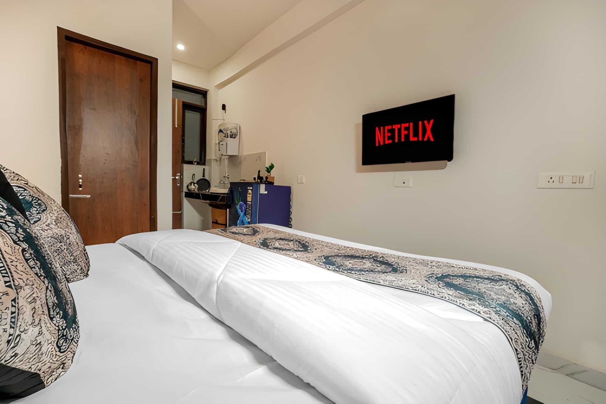 Deluxe Room | Desk, free WiFi