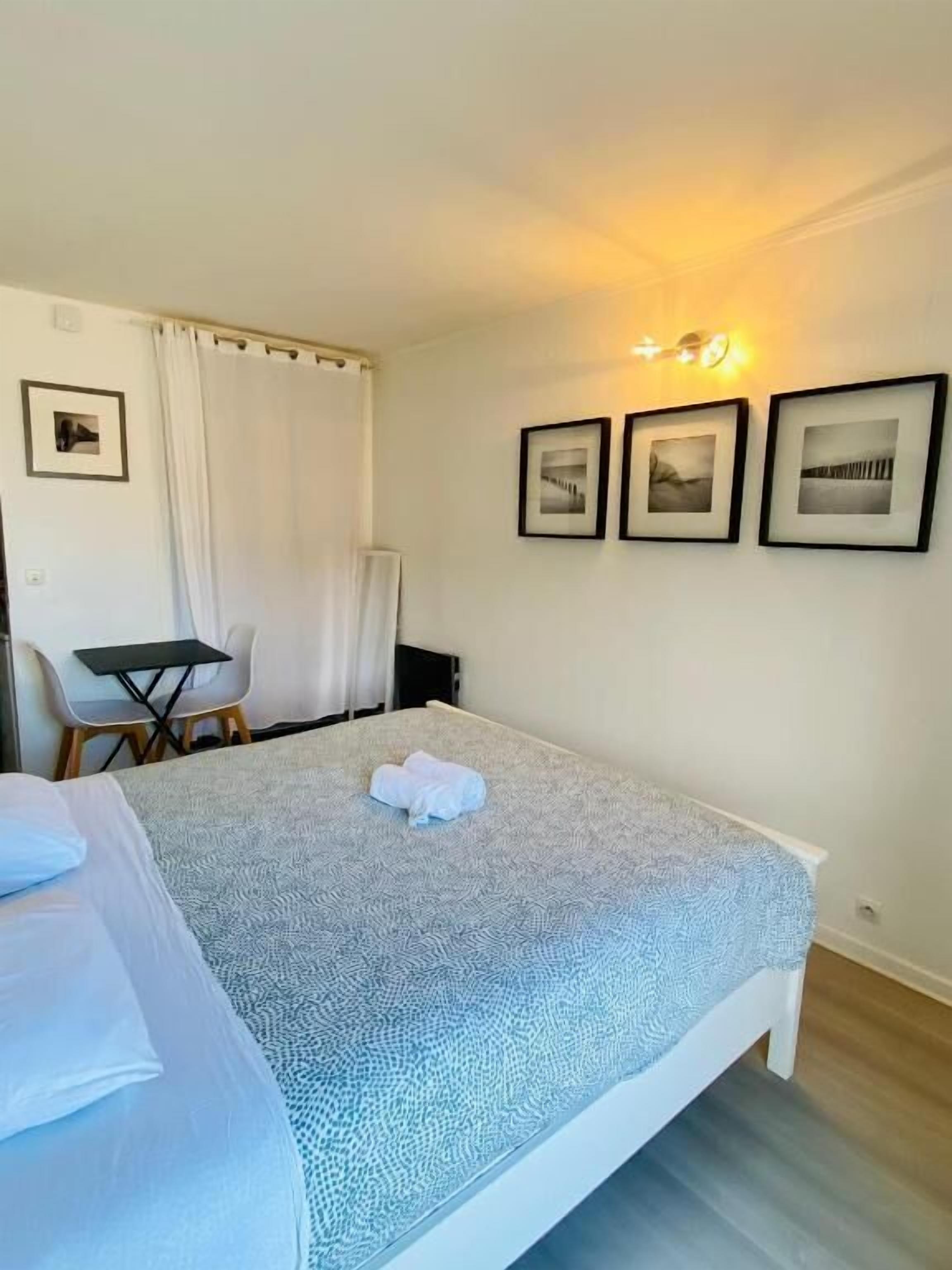 1 chambre, bureau, Wi-Fi, draps fournis