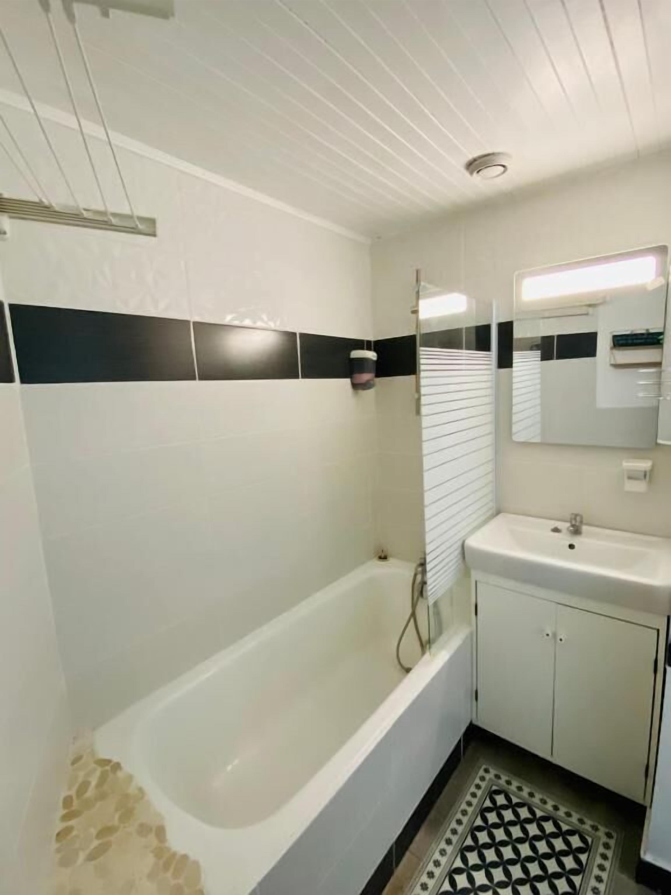 Douche, serviettes fournies