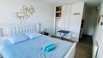 1 Schlafzimmer, Schreibtisch, WLAN, Bettwäsche