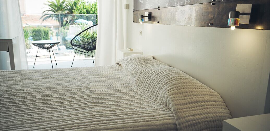 Chambre classique double, balcon | Coffre-fort, accès au Wi-Fi (inclus)