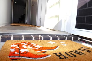 Exterior detail - THE QUARTERS #1 Centrally located modern 2 bed unit featuring stylish decor (East Tamworth)