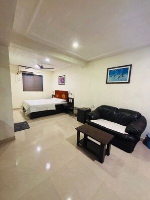 Interior - Hotel Silver Leaf (Panchgani)